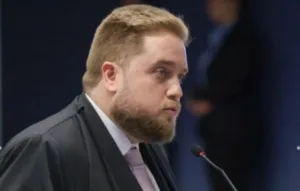 Renúncia de Matheus Milanez à candidatura após denúncia