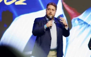 acusado-de-violencia-domestica,-matheus-milanez-renuncia-candidatura-a-deputado-no-df