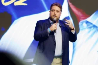 acusado-de-violencia-domestica,-matheus-milanez-renuncia-candidatura-a-deputado-no-df