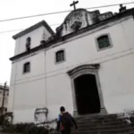 incendio-atinge-sacristia-de-igreja-em-sao-vicente-apos-curto-circuito-e-mobiliza-fieis