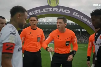Neymar e Thiago Mendes em São Januário