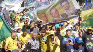 gayer-lanca-campanha-e-diz-que-bolsonaro-vai-colocar-faixa-de-presidente-em-flavio