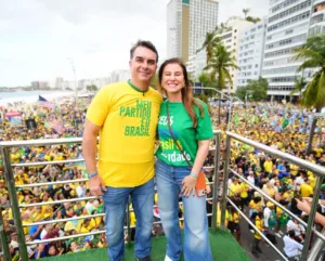 Ato de Flávio Bolsonaro em Copacabana com 8,9 mil pessoas