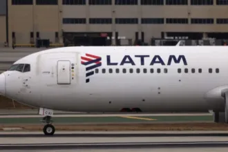 Conflito em voo LATAM com passageira e piloto