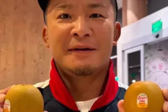 Yujiro Kushida vítima do golpe da fruta em SP