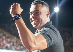 Arthur Cabral expulso pela Lei Vini Jr no Brasileirão