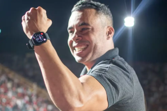 Arthur Cabral expulso pela Lei Vini Jr no Brasileirão