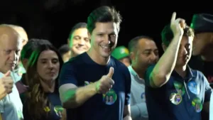 no-primeiro-comicio-da-campanha,-daniel-destaca-transformacao-no-entorno-e-preve-caiado-presidente