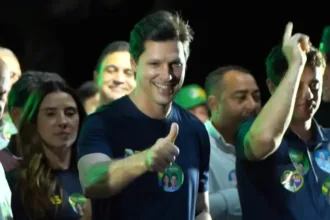 no-primeiro-comicio-da-campanha,-daniel-destaca-transformacao-no-entorno-e-preve-caiado-presidente