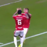 johan-carbonero-bate-de-primeira-e-abre-o-placar-com-belo-gol-no-jogo-entre-internacional-e-remo-pelo-brasileirao-2026