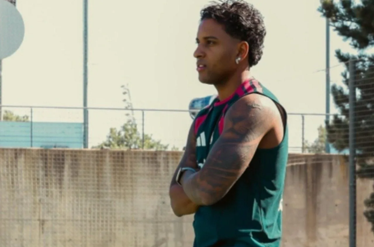 Rodrygo se aproxima de retorno aos gramados após cirurgia no joelho pelo Real Madrid