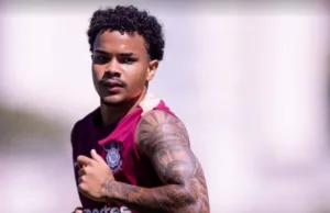 Kaio César em ação pelo ataque do Corinthians