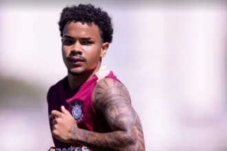 Kaio César em ação pelo ataque do Corinthians