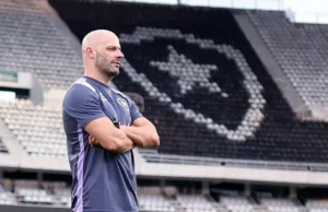 diretoria-do-botafogo-avalia-saida-de-franclim-carvalho-apos-derrotas-recentes