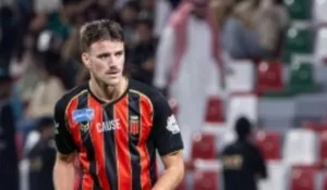 al-riyadh-sai-na-frente-com-gol-de-leandro-antunes-contra-o-al-zulfi-na-disputa-por-vaga-na-copa-do-mundo-da-fifa-2026