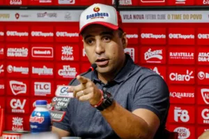 Hugo Bravo comemora vitória e fala sobre acesso do Vila Nova
