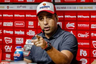 Hugo Bravo comemora vitória e fala sobre acesso do Vila Nova