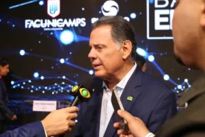 Roberto Fernandes deixa o Anápolis após quatro jogos