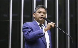 comissao-parlamentar-aprova-direito-a-uniformes-escolares-adaptados-para-alunos-com-deficiencia