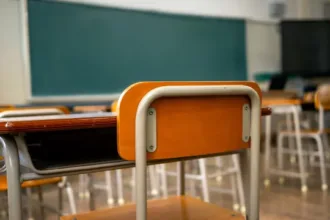 Gráfico mostrando aumento da mensalidade escolar em 2027