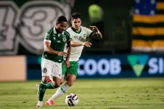 Goiás x Juventude em campo no primeiro tempo sem gols