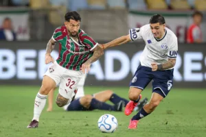 Fluminense em campo na Libertadores decidindo vaga