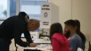 Padre brasileiro excomungado desafia Vaticano