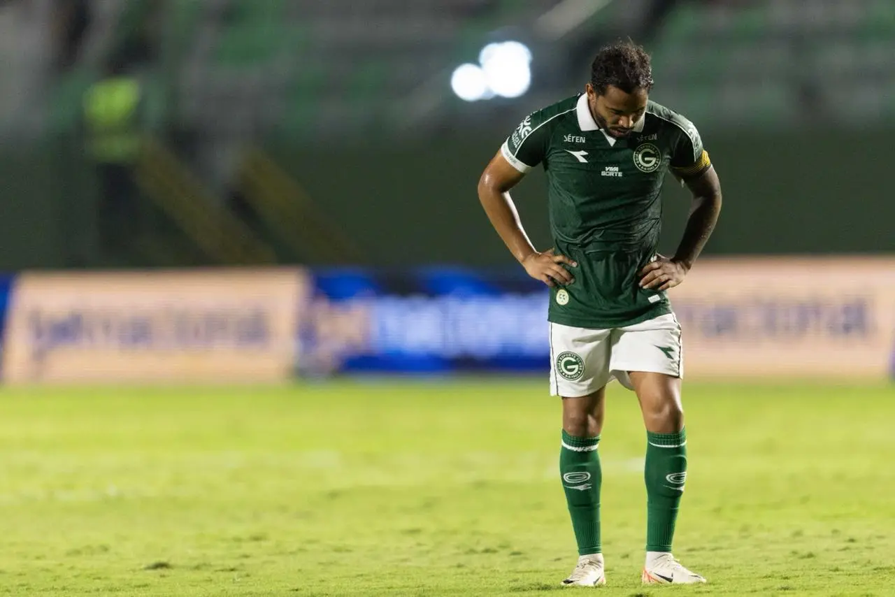 Em partida apática, Goiás joga mal, leva gol no final e perde para o Juventude