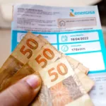 aneel-anuncia-bandeira-amarela-e-mantem-custo-adicional-na-conta-de-luz-em-agosto