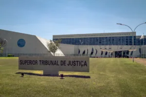 stj-define-‘namoro-qualificado’-em-caso-de-uniao-com-filho-e-noivado,-sem-heranca