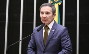camara-dos-deputados-aprova-inclusao-da-inteligencia-artificial-como-eixo-prioritario-na-politica-nacional-de-educacao-digital