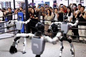 Robôs humanoides da Unitree em exposição na China