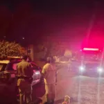 Incêndio em Jataí com homem ateando fogo em sofás
