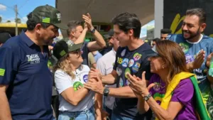Vice-prefeita declara apoio a Daniel Vilela em carreata