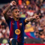 raphinha-balanca-a-rede-para-barcelona-de-penalti-no-spotify-camp-nou