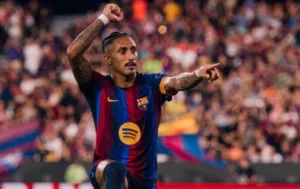 raphinha-balanca-a-rede-para-barcelona-de-penalti-no-spotify-camp-nou