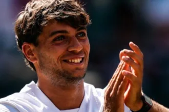 flavio-cobolli-vence-jodar-de-virada-e-assegura-vaga-nas-quartas-em-cincinnati