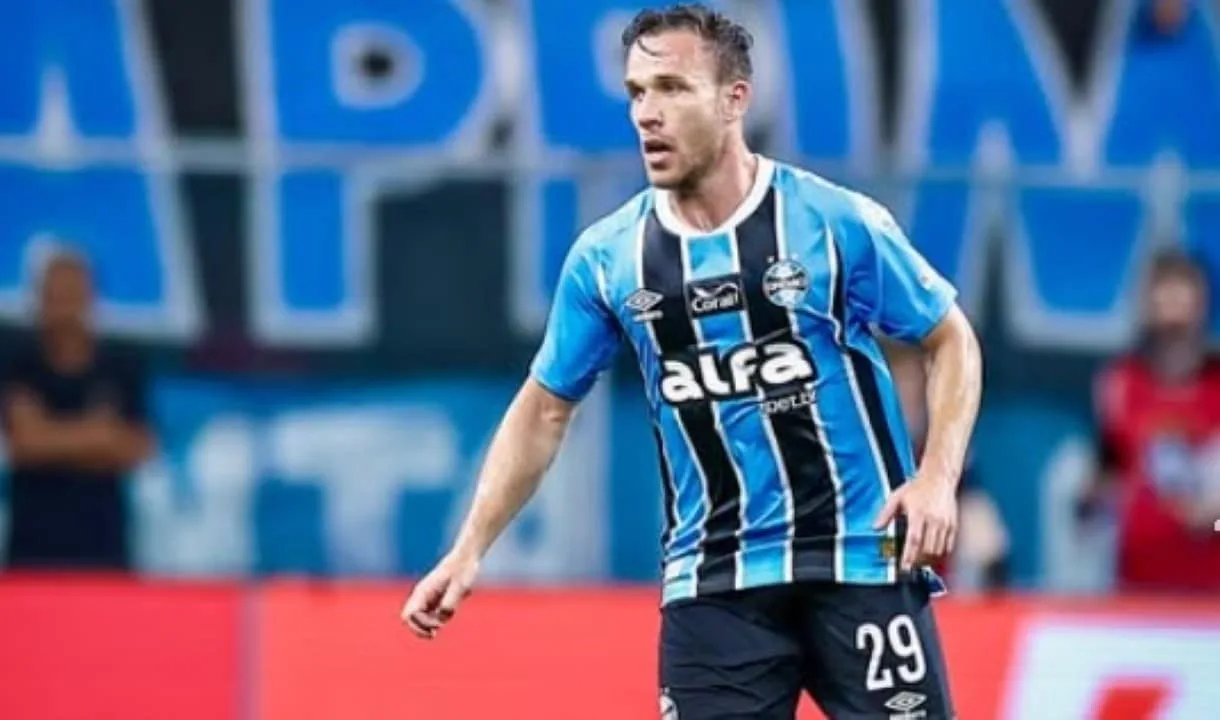 Palmeiras avalia Arthur, mas não demonstra interesse inicial em reforço