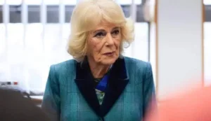 rainha-camilla-faz-compras-inesperadas-em-royal-spreeside-e-surpreende-moradores