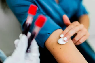 ibge-vai-coletar-sangue-de-moradores-em-casa-pela-1a-vez;-veja-por-que-e-saiba-como-nao-cair-em-golpe