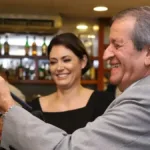 Irmã de Michelle cuidando de Bolsonaro