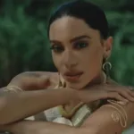 grande-rio-anuncia-anitta-como-rainha-de-bateria-em-2027-em-acordo-inedito-sem-custos