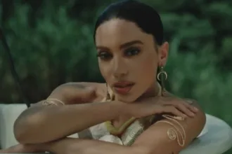 grande-rio-anuncia-anitta-como-rainha-de-bateria-em-2027-em-acordo-inedito-sem-custos