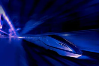 trem-bala-shinkansen-realiza-parada-de-emergencia-no-japao-apos-pai-e-filho-perderem-o-trem-ao-tirar-fotos