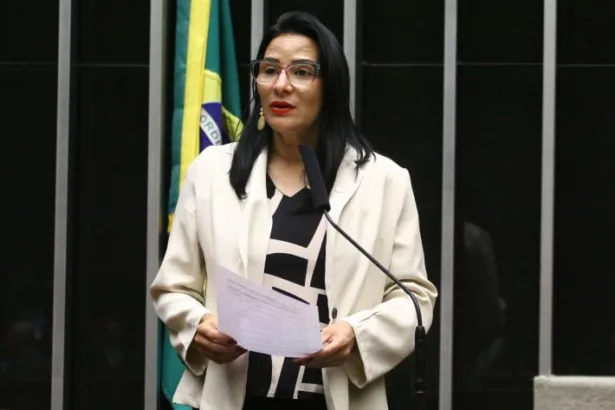 Deputada Juliana Cardoso discute direitos das mulheres tradicionais