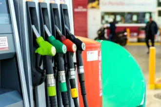 Queda no preço da gasolina em postos do Brasil