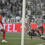 inacreditavel!-arthur-cabral-perde-chance-sem-goleiro-em-botafogo-x-cienciano;-veja-video-–-ge