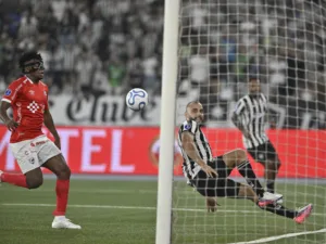 inacreditavel!-arthur-cabral-perde-chance-sem-goleiro-em-botafogo-x-cienciano;-veja-video-–-ge