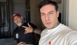Cristian Cravinhos em brotheragem com ator pornô