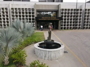 Decisão judicial sobre ofensa a ex-síndica em Goiânia
